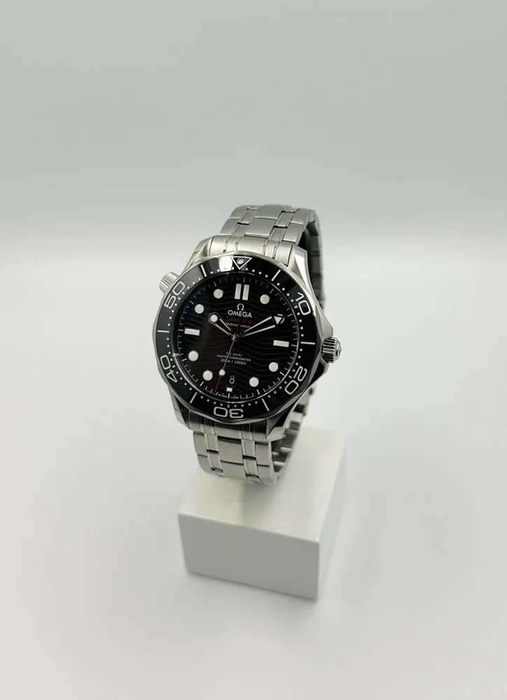 Omega Seamaster Diver 300 M box and papers 2023